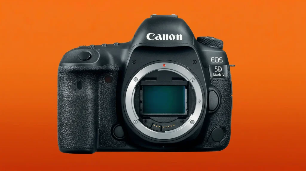 Дзеркальна камера Canon з видимою матрицею на помаранчевому фоні