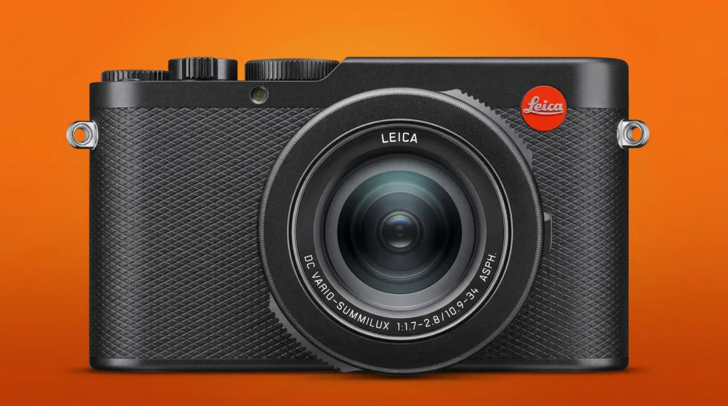 Камера Micro Four Thirds з компактним об’єктивом на студійному фоні